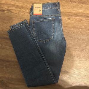 Aeropostale, Size 4R Low Rise Jeggings NWT